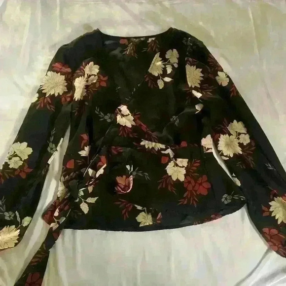 Black Floral Wrap Blouse Top Women’s Size S - Picture 7 of 10